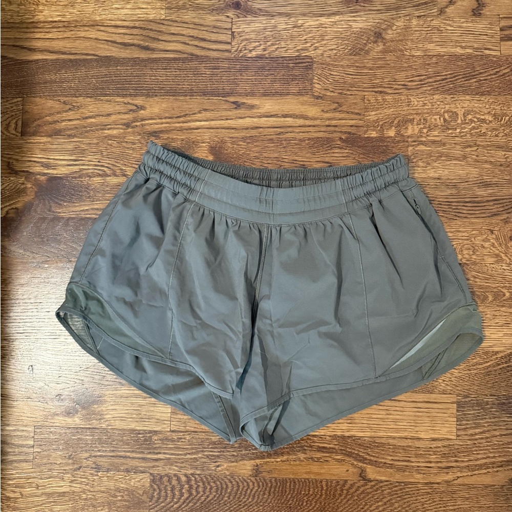Lululemon Hotty Hot 4” shorts